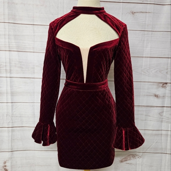 Miss Circle New York Lulia Wine Flare Sleeve Quilted Red Velvet Dress Sz Large - Picture 4 of 11